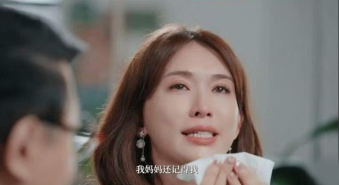 林志玲掩面痛哭:妈妈不认得我了